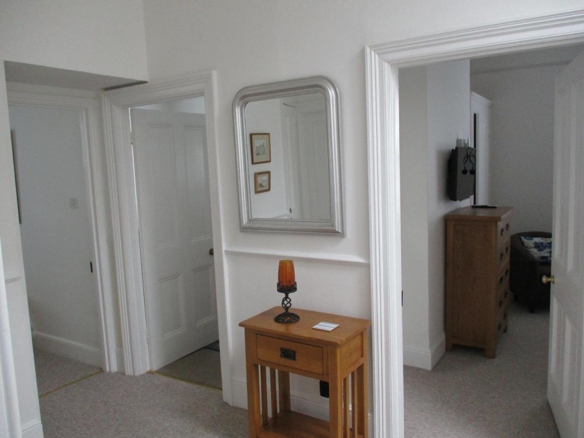 Lovely Spacious 3 Bedded First Floor Apartment Ryde  Buitenkant foto