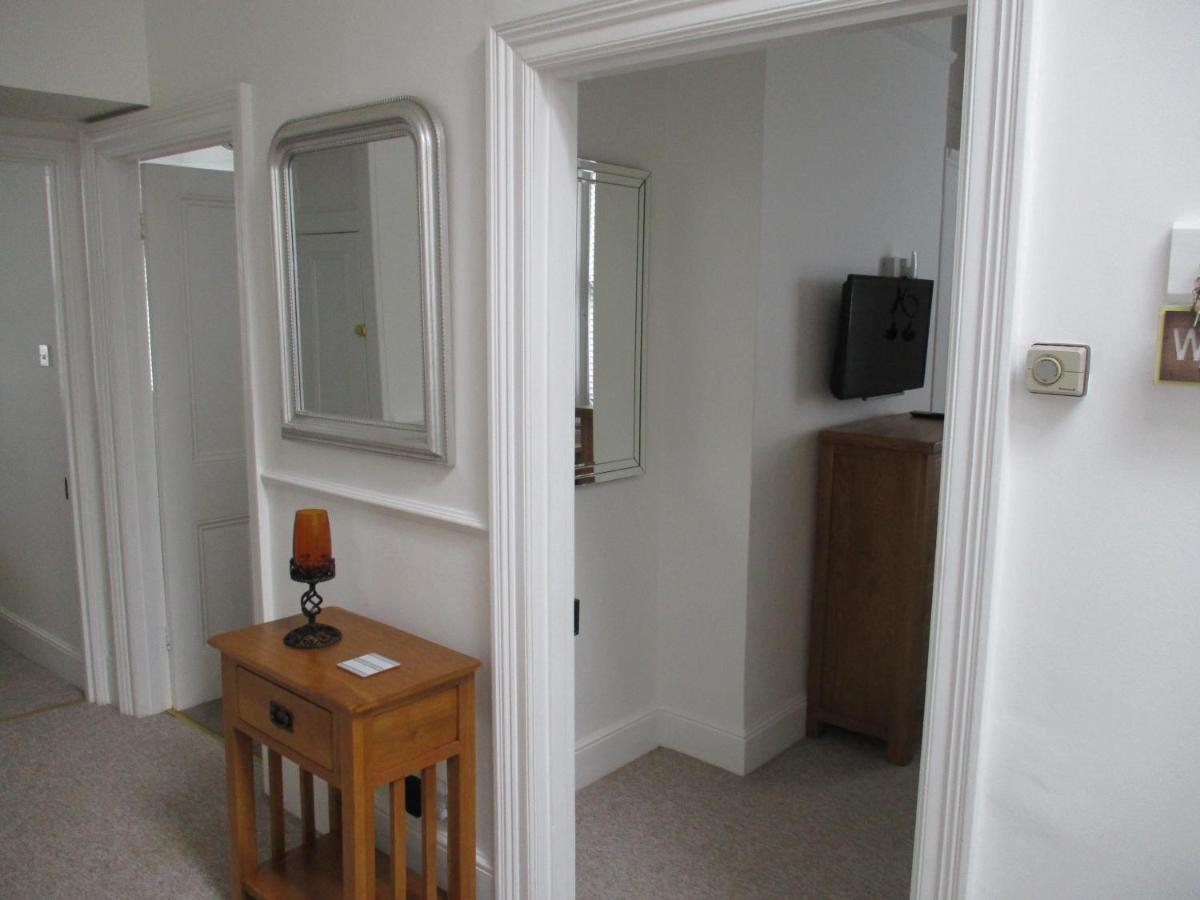 Lovely Spacious 3 Bedded First Floor Apartment Ryde  Buitenkant foto