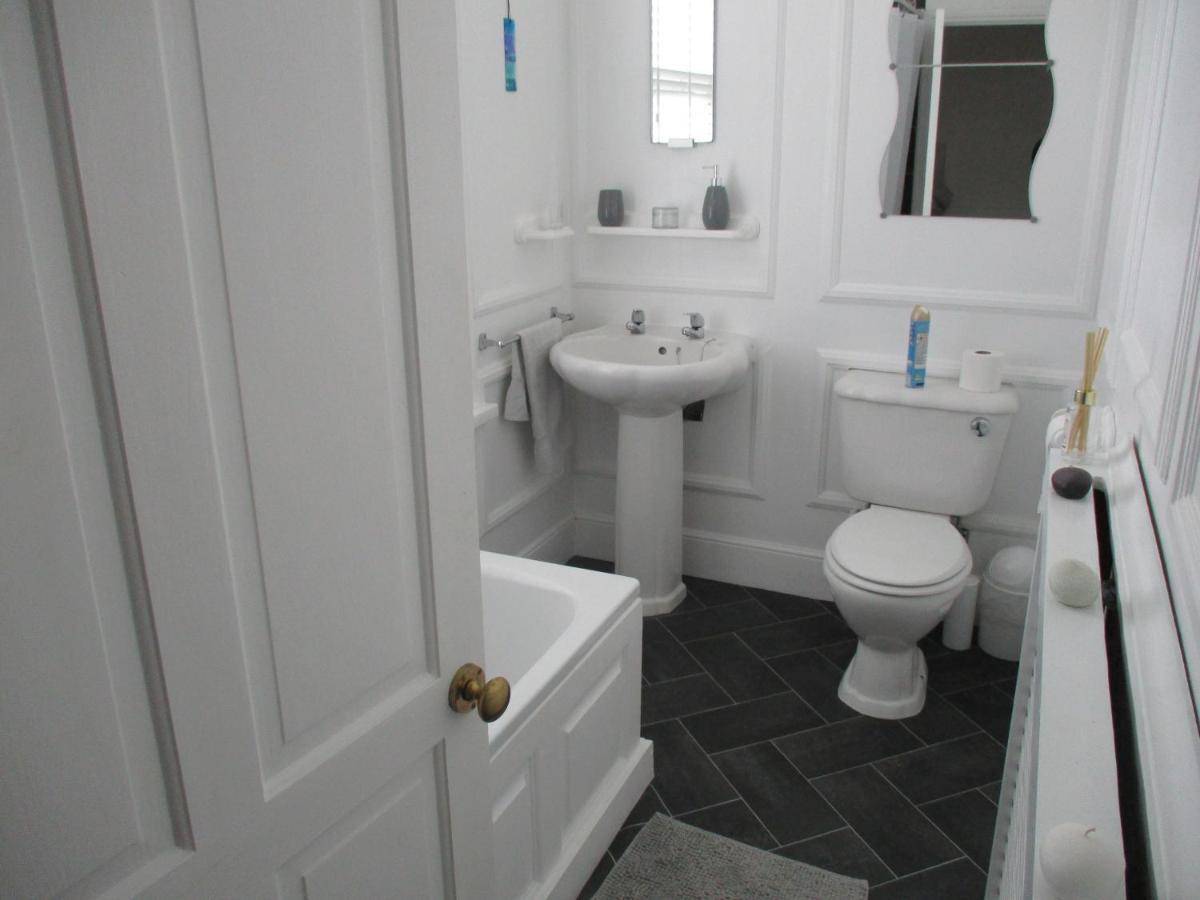 Lovely Spacious 3 Bedded First Floor Apartment Ryde  Buitenkant foto