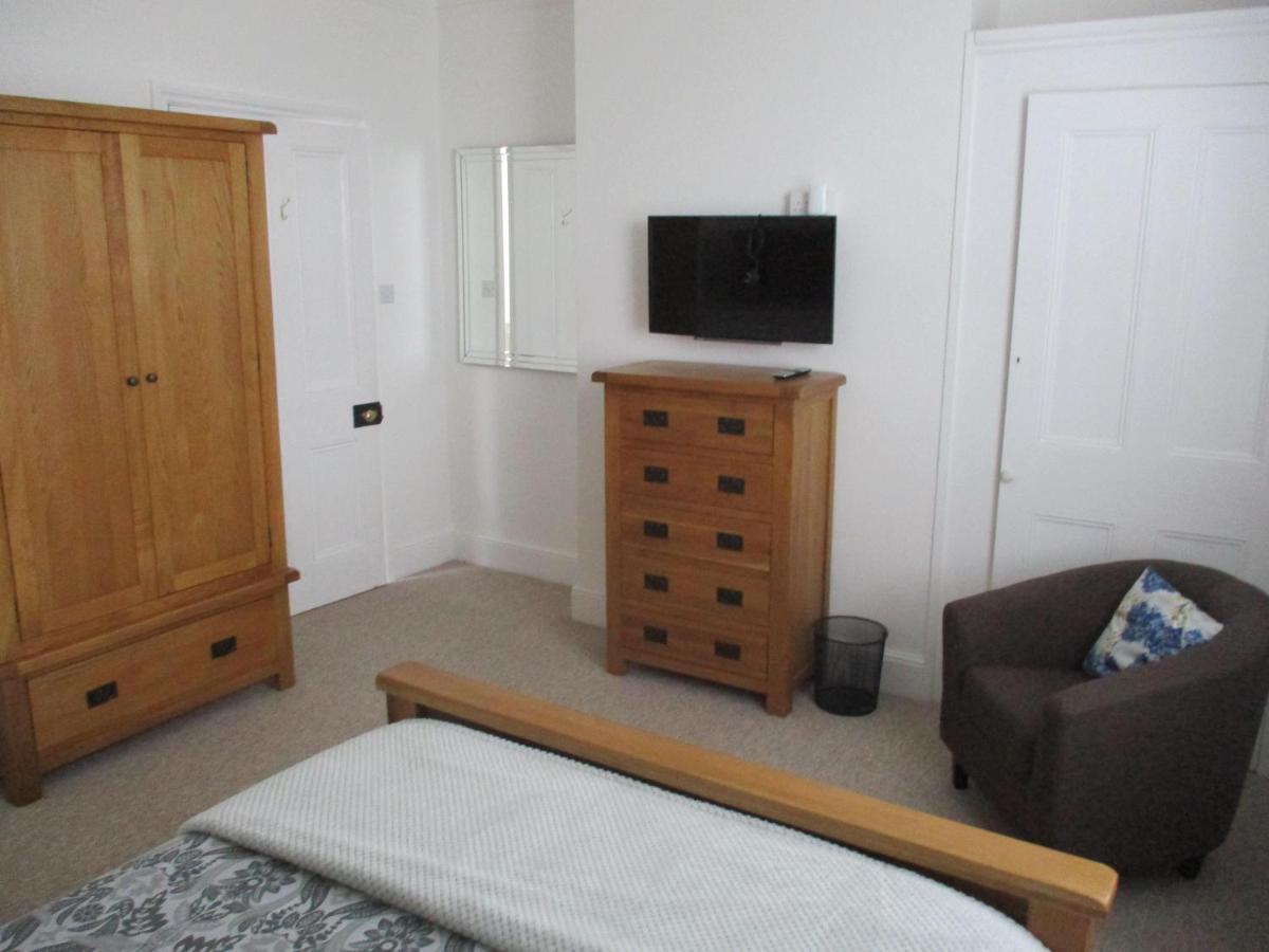 Lovely Spacious 3 Bedded First Floor Apartment Ryde  Buitenkant foto