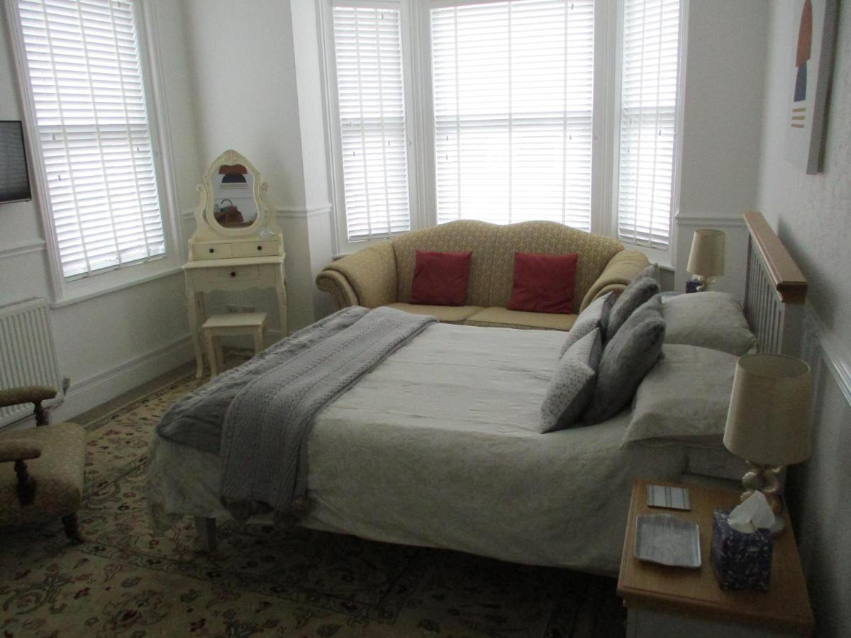 Lovely Spacious 3 Bedded First Floor Apartment Ryde  Buitenkant foto